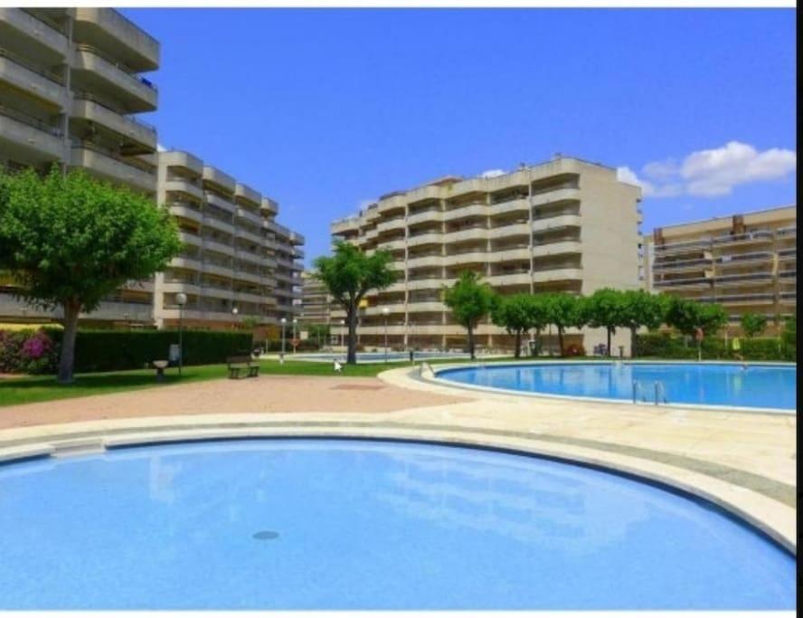 Apartamento En Salou Con 3 Piscinas Junto A Port Aventura Esterno foto