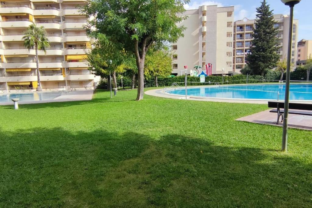 Apartamento En Salou Con 3 Piscinas Junto A Port Aventura Esterno foto